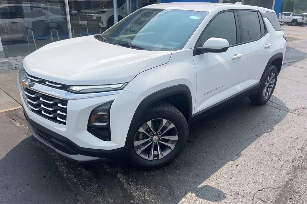 2026 Chevrolet Equinox LT photo 1