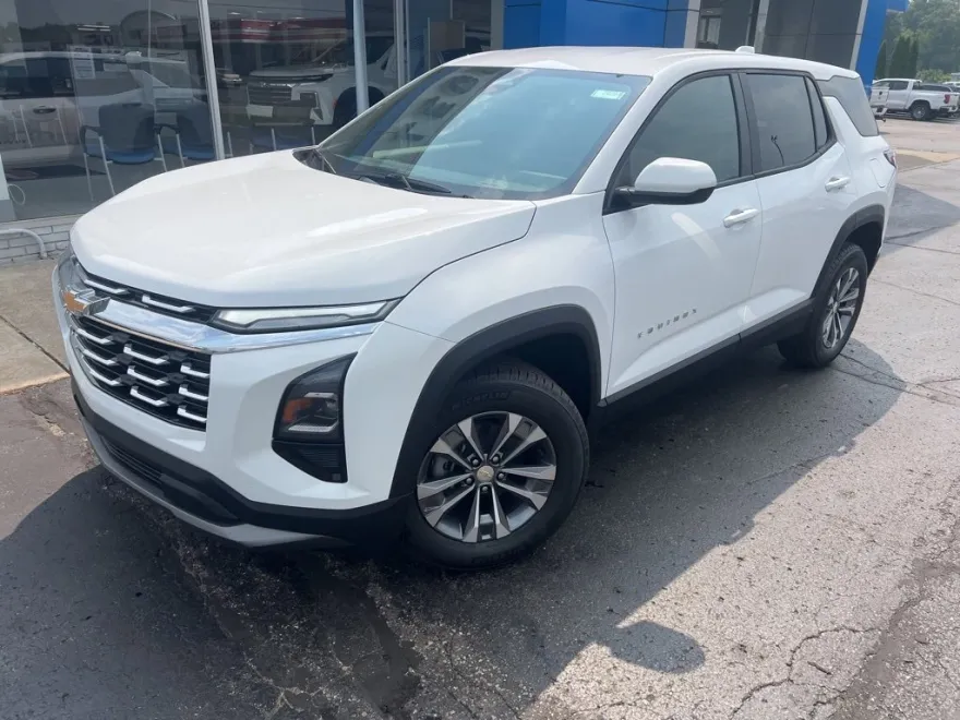 2026 Chevrolet Equinox LT photo 1
