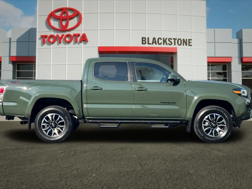 2022 Toyota Tacoma SR5 photo 1