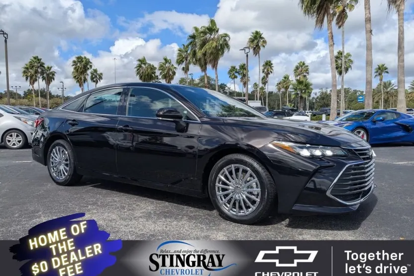 2020 Toyota Avalon XLE Hybrid photo 1