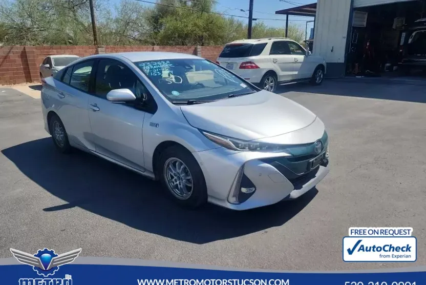 2017 Toyota Prius Prime Three Four photo 1