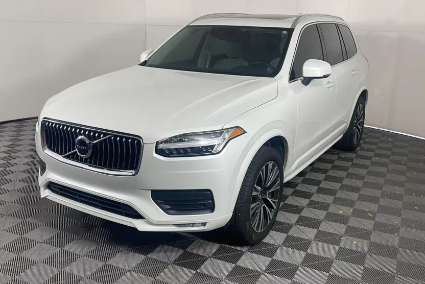 2020 Volvo XC90 Momentum photo 1