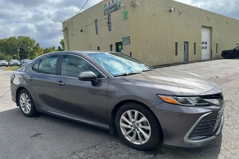 2023 Toyota Camry LE photo 1