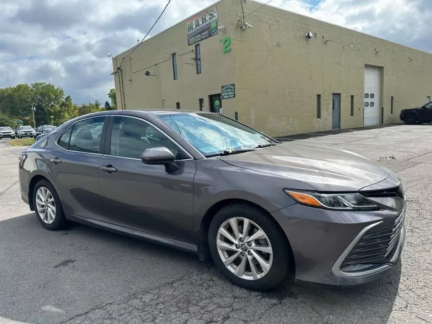 2023 Toyota Camry LE photo 1