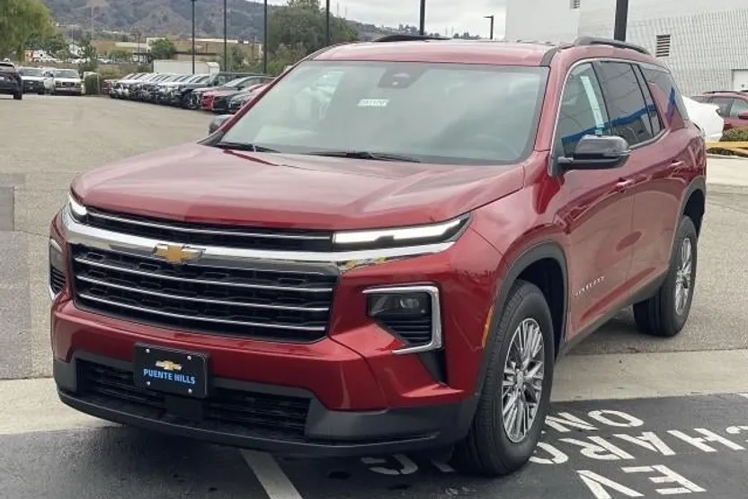 2025 Chevrolet Traverse photo 1