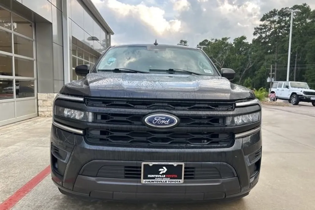 2024 Ford Expedition XLT photo 1