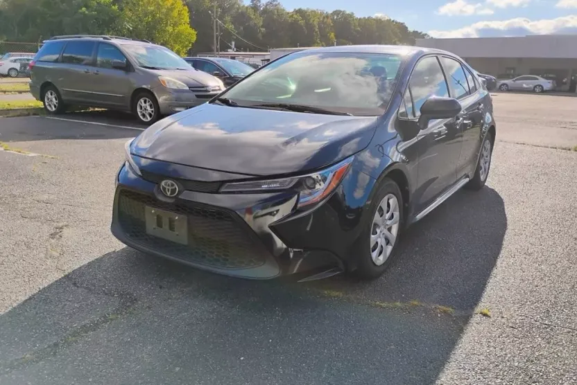 2020 Toyota Corolla LE photo 1