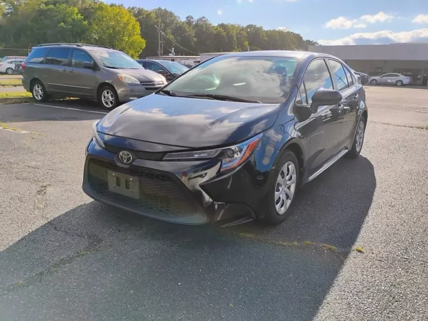 2020 Toyota Corolla LE photo 1