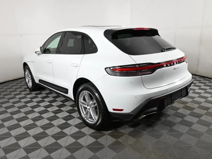 2025 Porsche Macan T photo 1