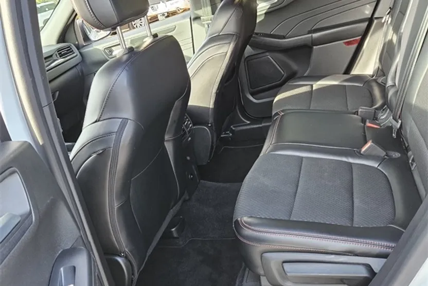 2023 Ford Escape ST-Line photo 1