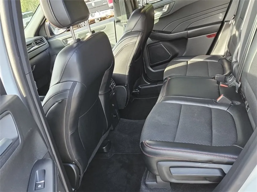 2023 Ford Escape ST-Line photo 1