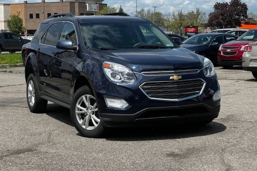 2017 Chevrolet Equinox LT photo 1