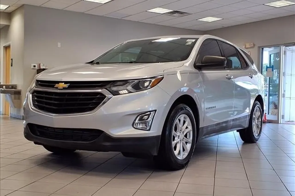 2019 Chevrolet Equinox LS photo 1