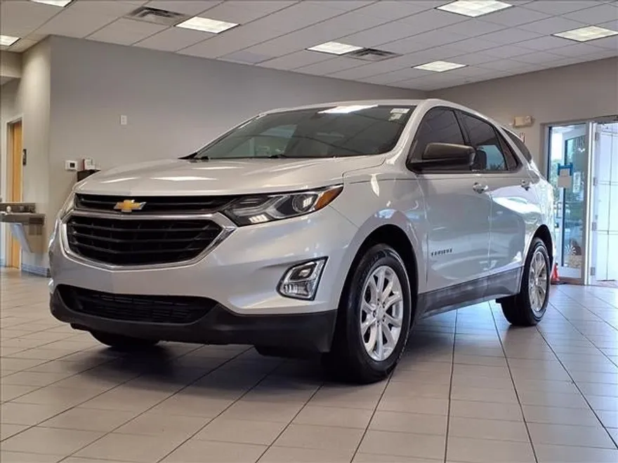 2019 Chevrolet Equinox LS photo 1