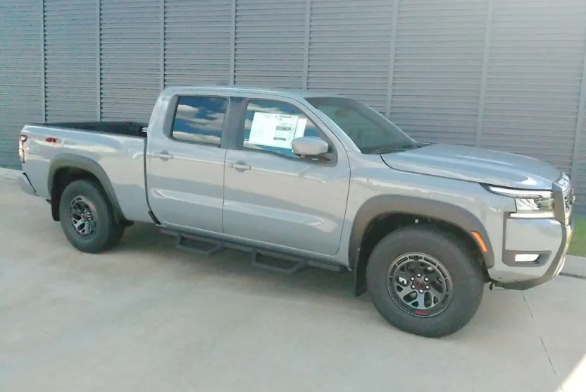 2026 Nissan Frontier Crew Cab PRO-4X photo 1