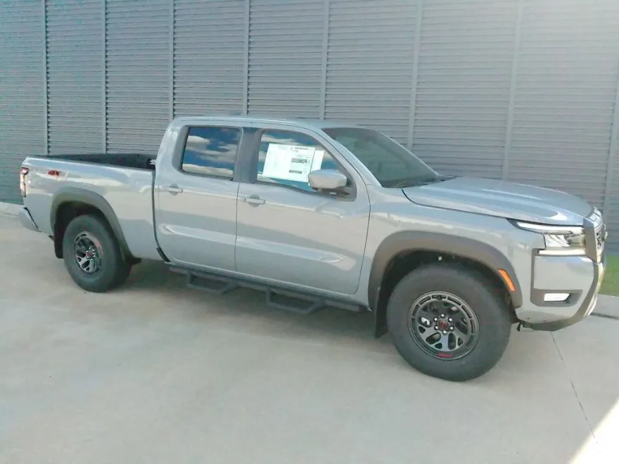 2026 Nissan Frontier Crew Cab PRO-4X photo 1