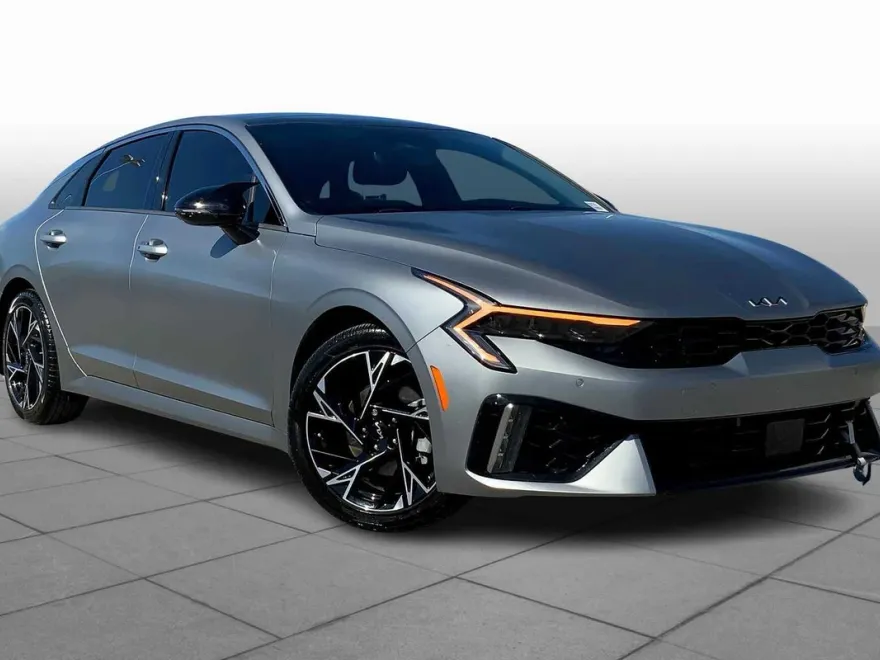 2025 Kia K5 GT-Line photo 1