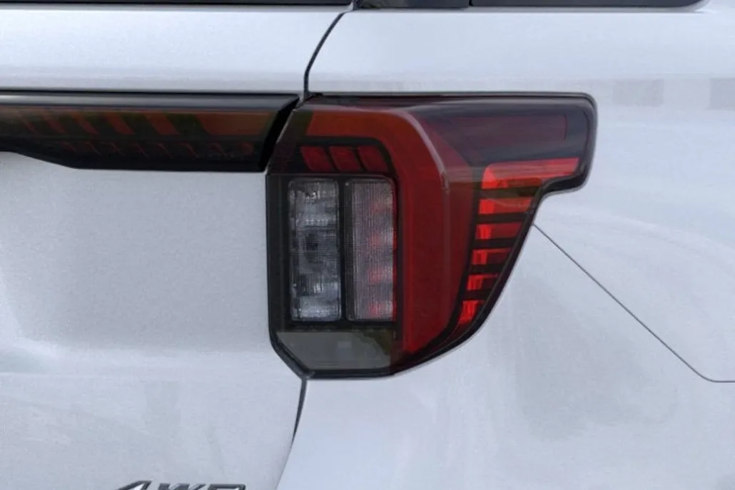 2025 Ford Explorer photo 1