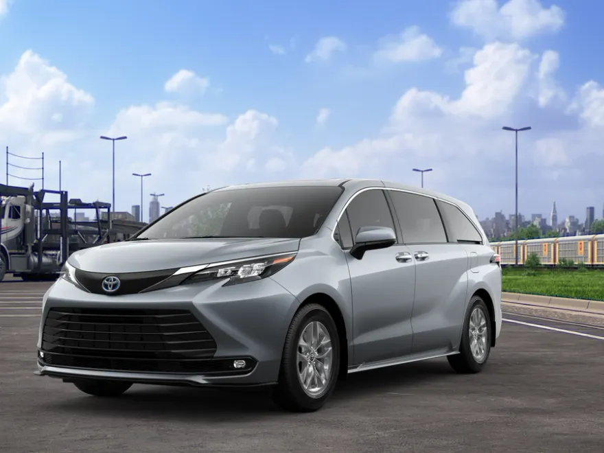 2025 Toyota Sienna XLE photo 1