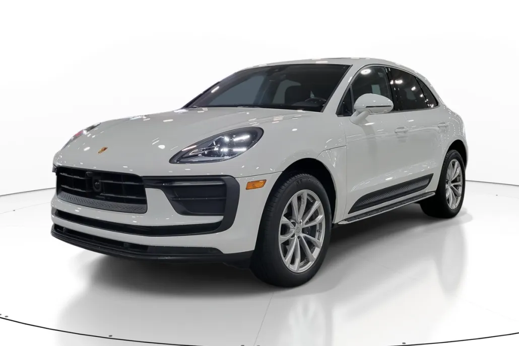 2024 Porsche Macan T photo 1