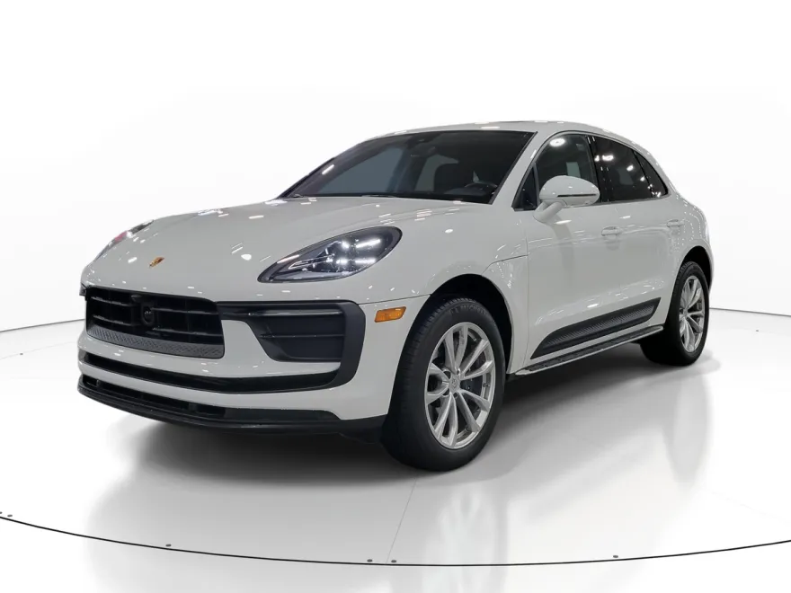 2024 Porsche Macan T photo 1