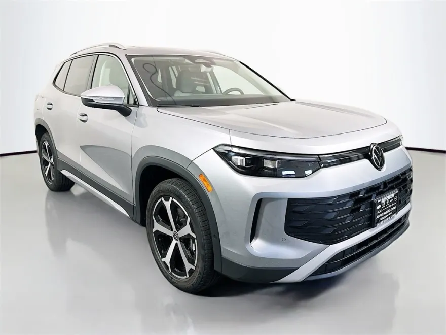 2025 Volkswagen Tiguan SE photo 1