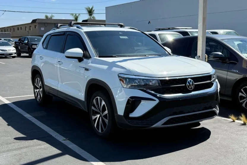 2022 Volkswagen Taos SE photo 1