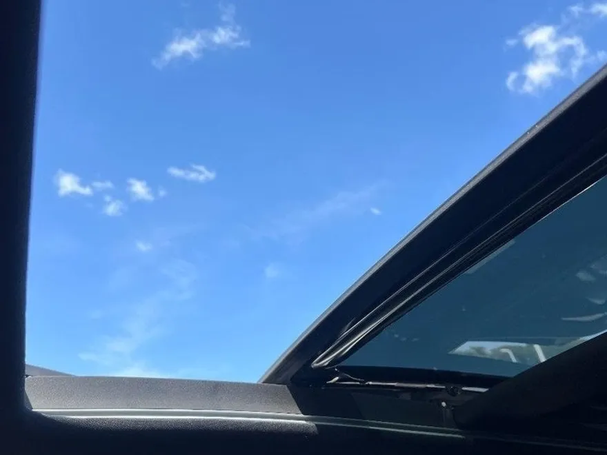 2023 Kia K5 GT photo 1