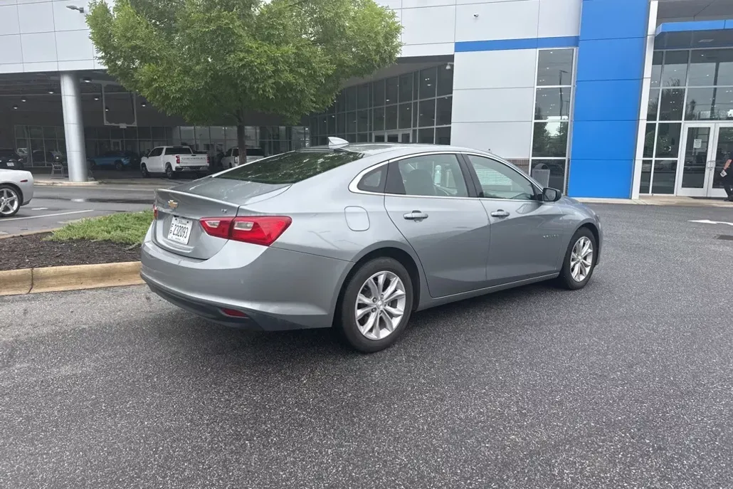 2023 Chevrolet Malibu 1LT photo 1