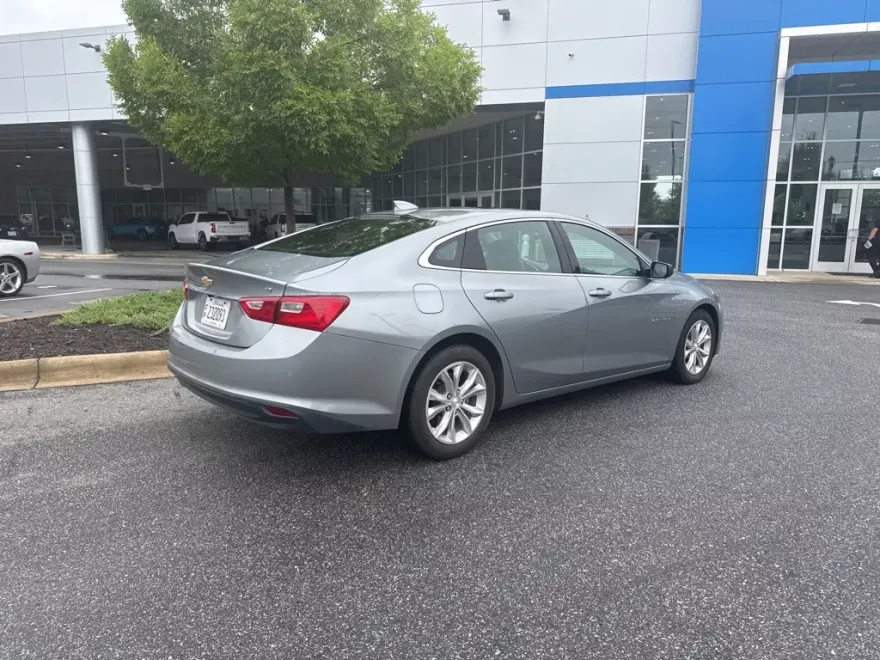 2023 Chevrolet Malibu 1LT photo 1