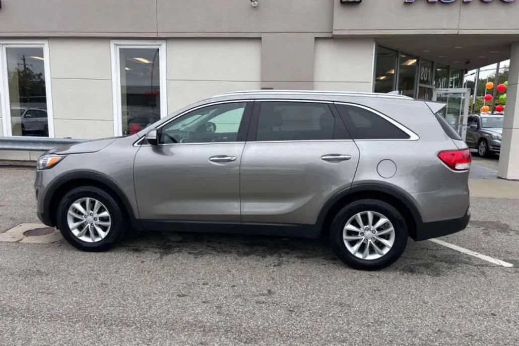 2018 Kia Sorento LX photo 1