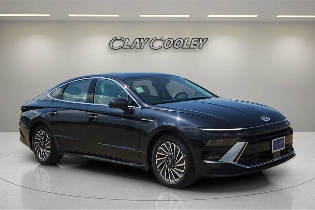 2025 Hyundai Sonata Hybrid SEL photo 1