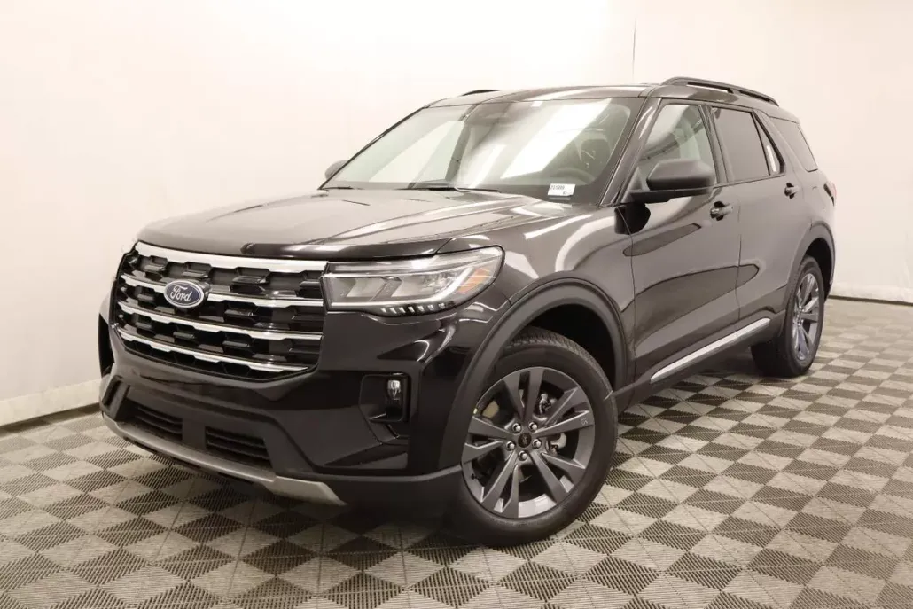 2025 Ford Explorer photo 1