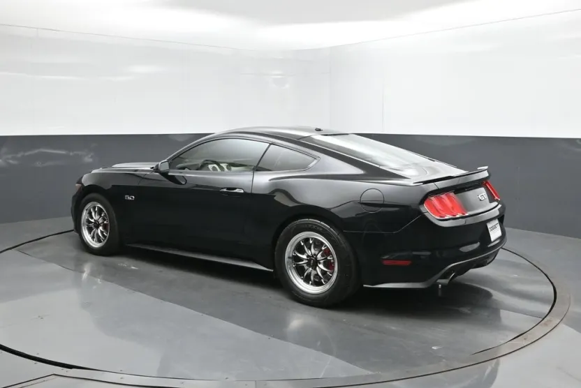 2017 Ford Mustang GT Premium photo 1