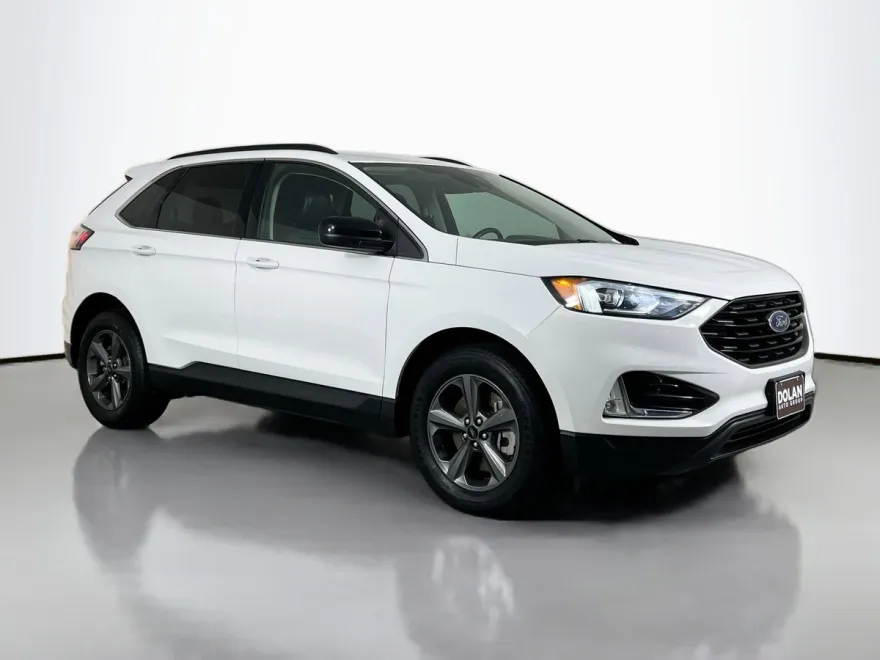 2022 Ford Edge SEL photo 1