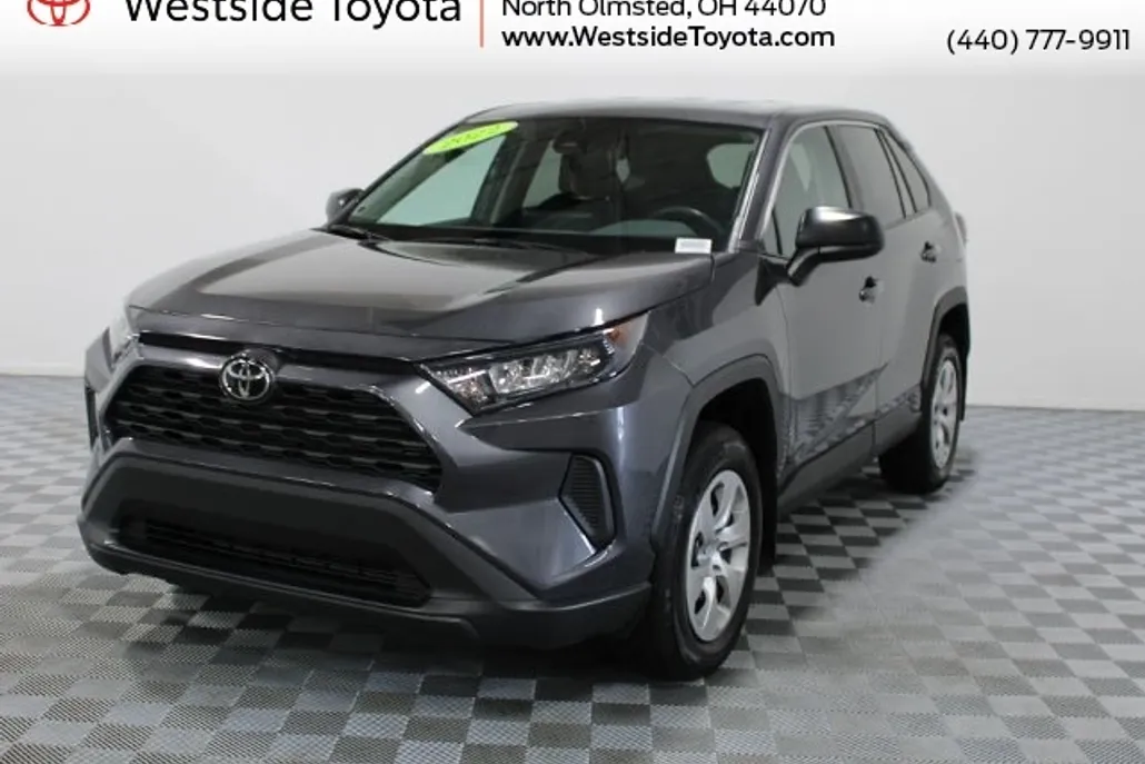 2022 Toyota RAV4 LE photo 1