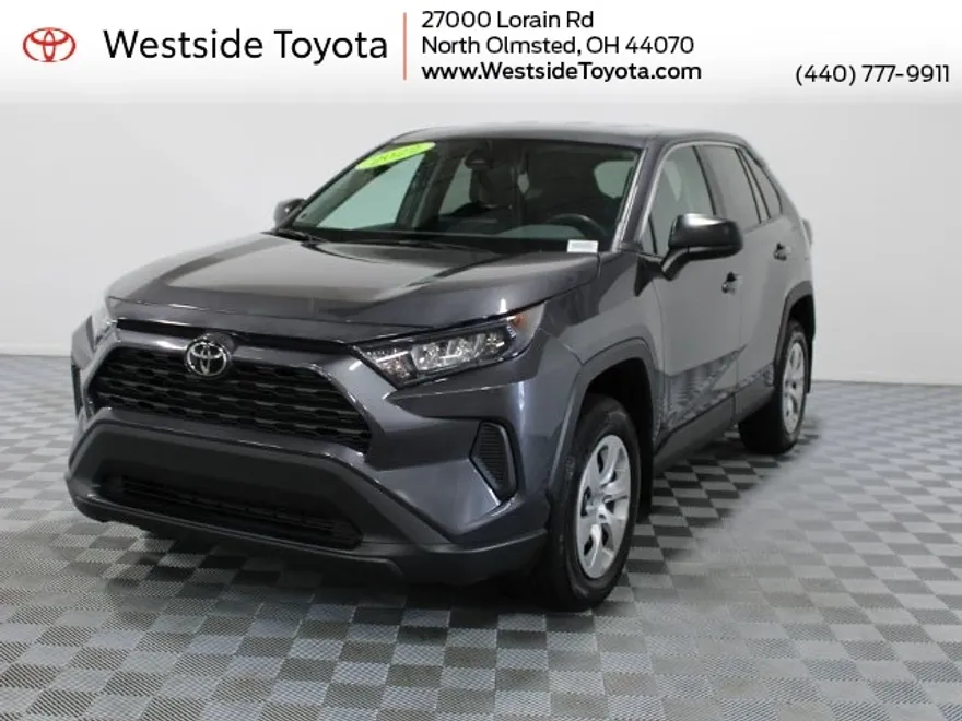 2022 Toyota RAV4 LE photo 1