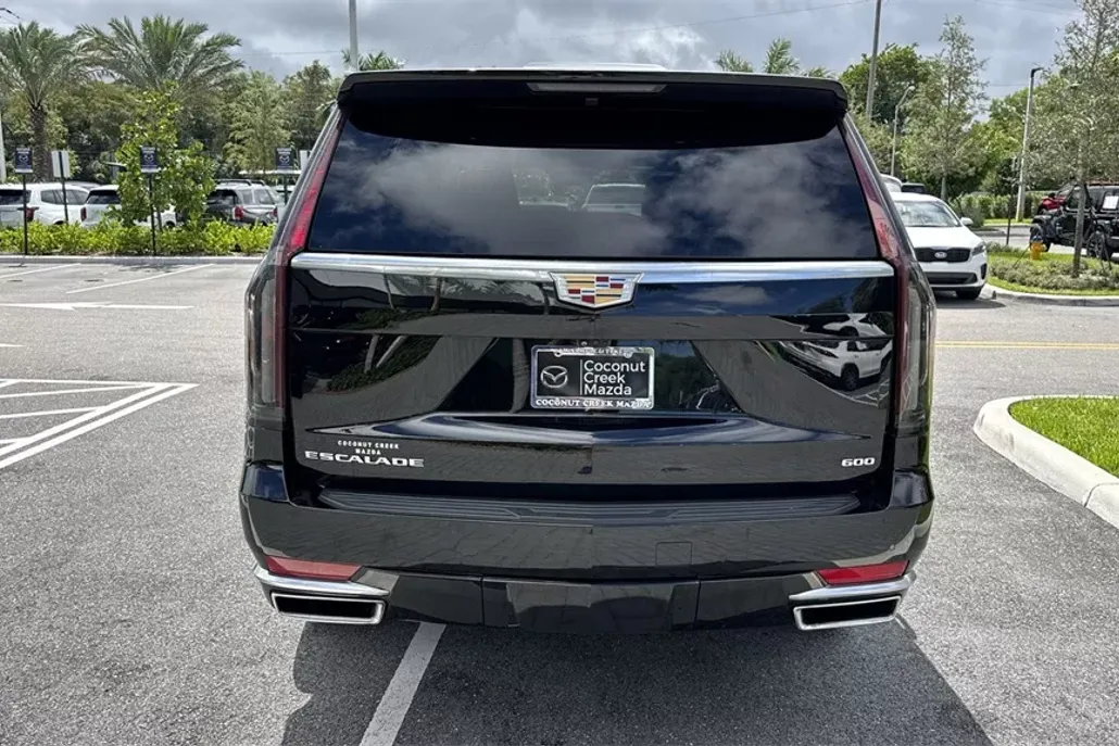 2023 Cadillac Escalade Premium Luxury photo 1