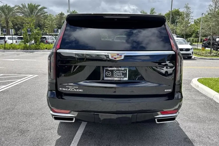 2023 Cadillac Escalade Premium Luxury photo 1