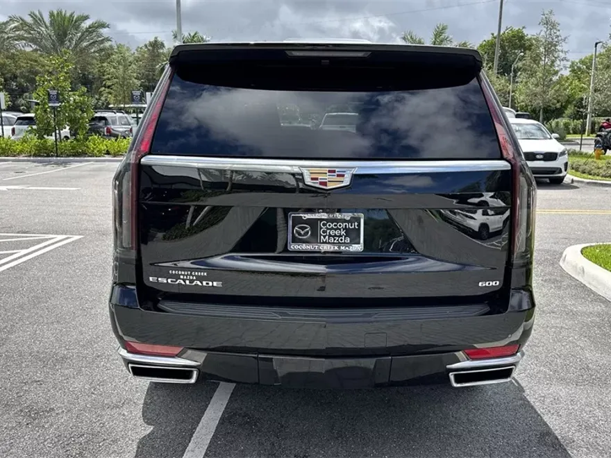 2023 Cadillac Escalade Premium Luxury photo 1