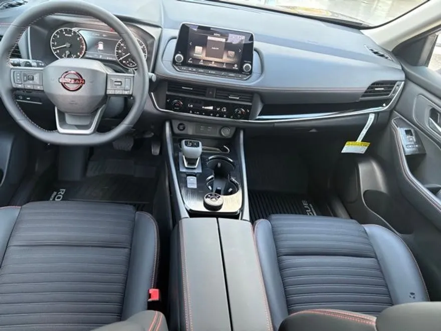 2026 Nissan Rogue SV photo 1