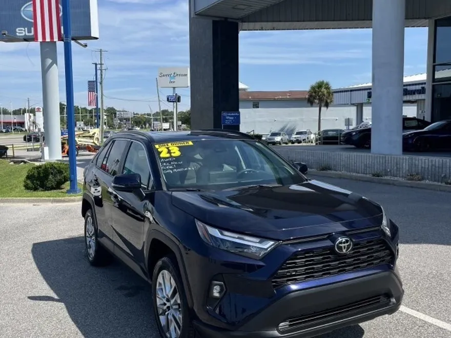 2023 Toyota RAV4 XLE Premium photo 1