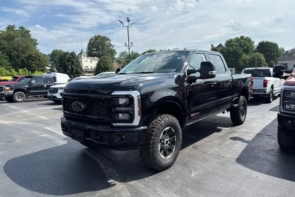 2025 Ford F-250 Lariat photo 1