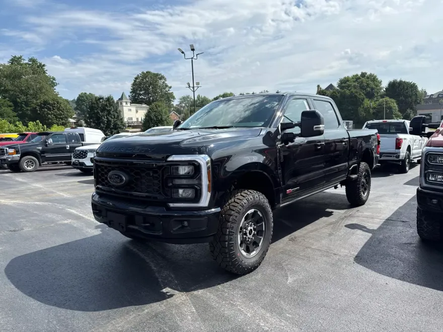 2025 Ford F-250 Lariat photo 1