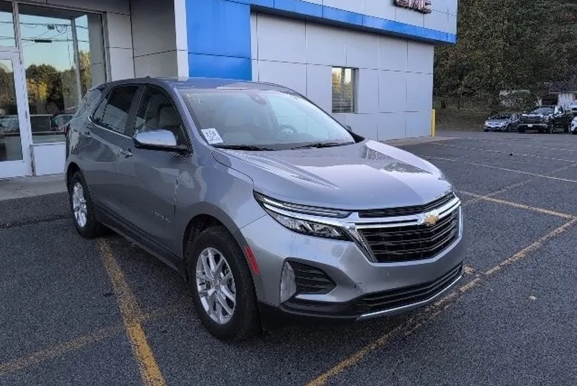 2024 Chevrolet Equinox LT photo 1