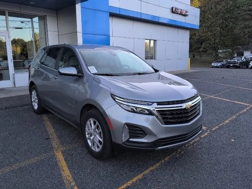 2024 Chevrolet Equinox LT photo 1