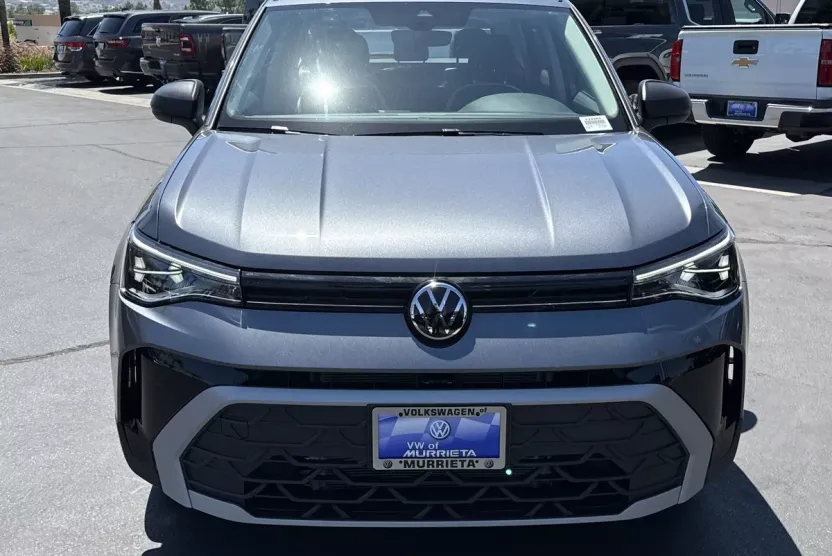 2025 Volkswagen Taos S photo 1