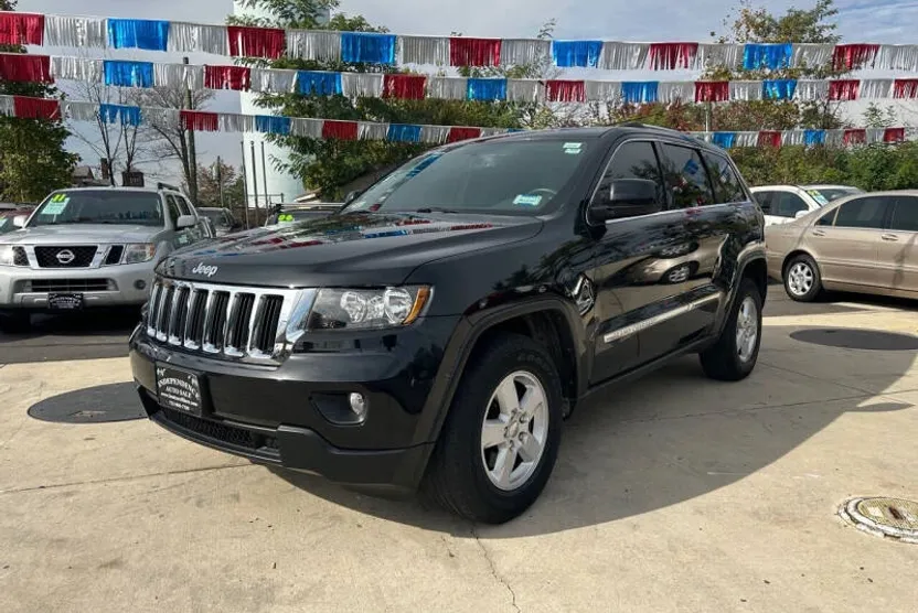 2013 Jeep Grand Cherokee Laredo photo 1