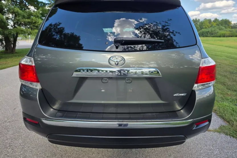 2012 Toyota Highlander SE Sport photo 1