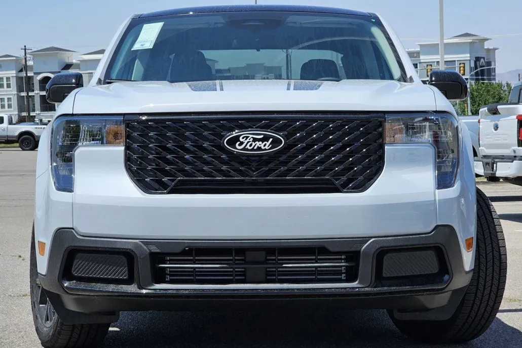 2025 Ford Maverick XLT photo 1